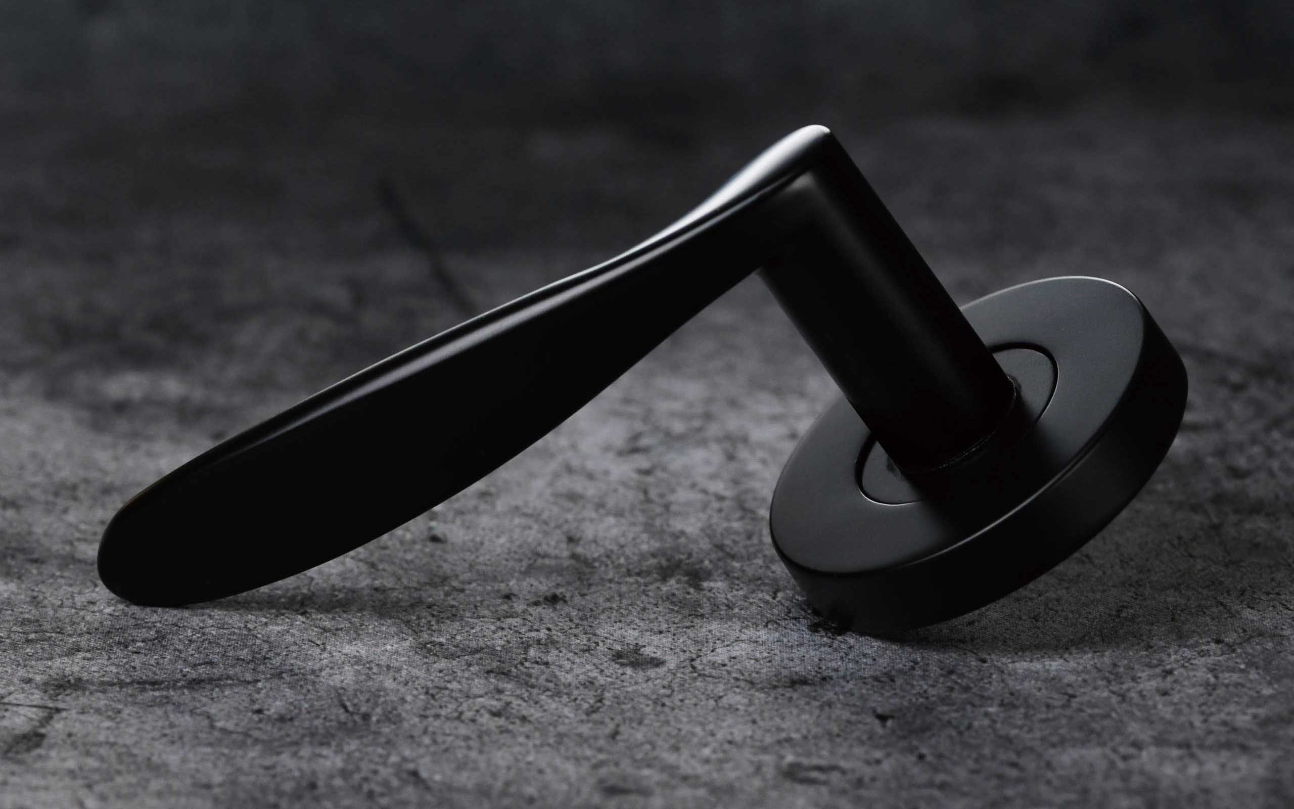 Hanssplus_Mayfair_Door Handles_DHA1005-01-BL_mn31_2 Hanssplus_Mayfair_Door Handles_DHA1005-01-BL_mn31_2