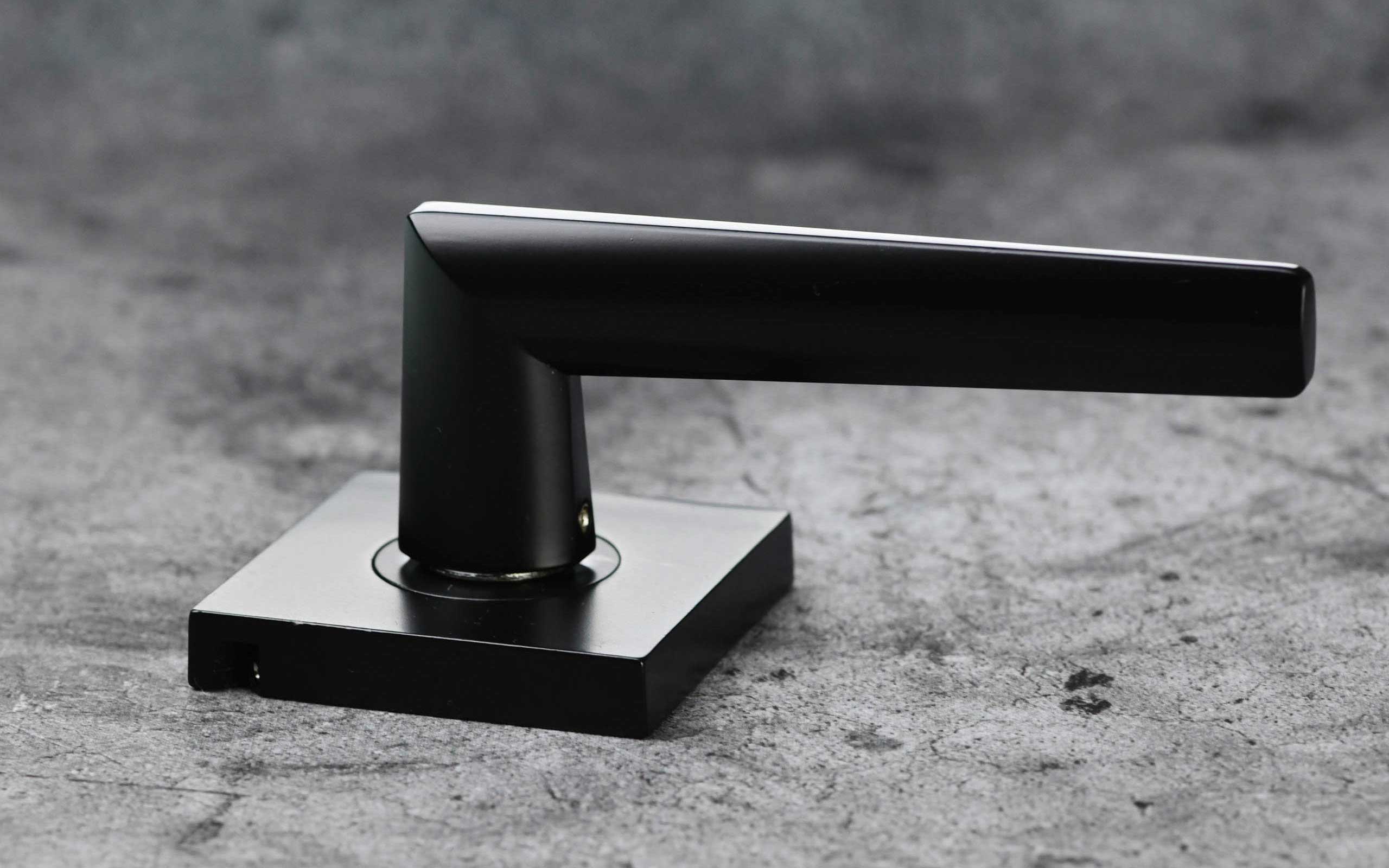Hanssplus_Mayfair_Door Handles_DHA1008-02-BL_mn31_2 Hanssplus_Mayfair_Door Handles_DHA1008-02-BL_mn31_2